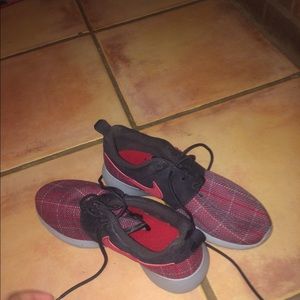 Nike Roshes: worn once hmu for more details